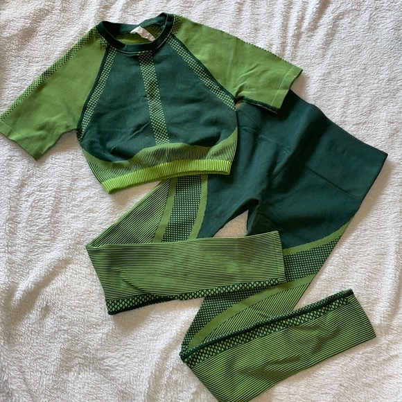 Fabletics light & dark green without set top & bottoms xs - Picture 1 of 4